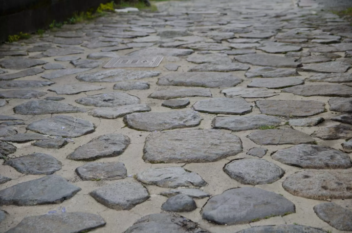 หนึ่งในถนนที่โหดที่สุดในญี่ปุ่น | เดินผ่านหุบเขาอันมืดมิดในฮิกาชิโอซากะ