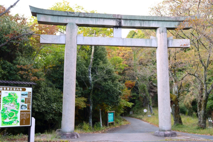 [姬路市] 在拥有2000多年历史、俯瞰姬路城的广峰神社接受权力。