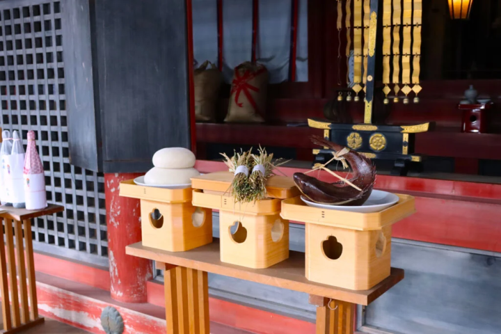 表达对秋天丰收的感谢的物品排列整齐。 