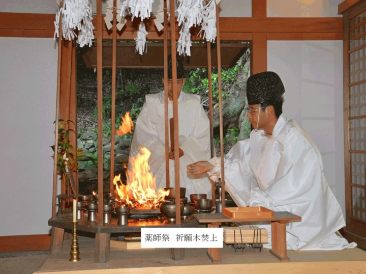 照片提供：广峰神社药师祭（7月18日）/药师如来（水凤尊）供奉祭 