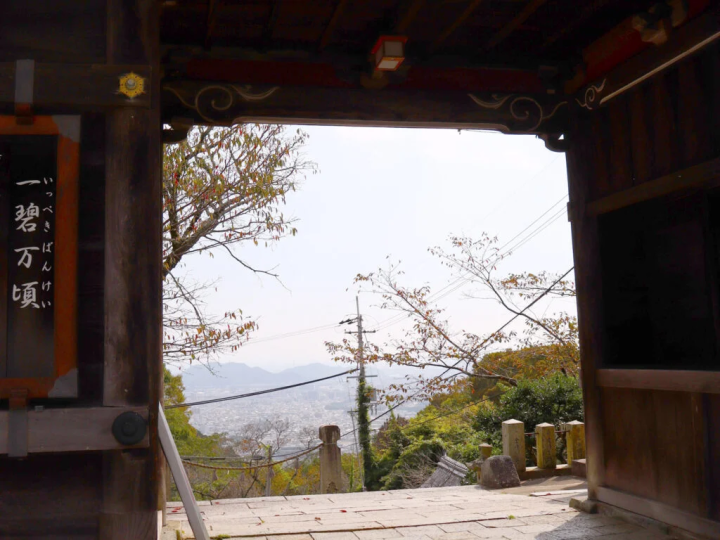 [姬路市] 在拥有2000多年历史、俯瞰姬路城的广峰神社接受权力。