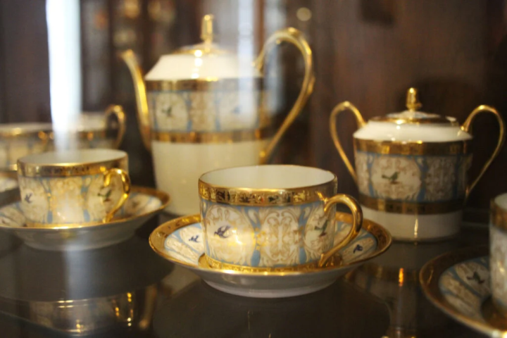 フランスの陶磁器「ロバート・アヴィランド」 