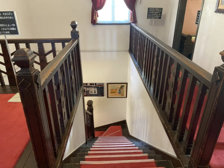 从二楼看到的楼梯