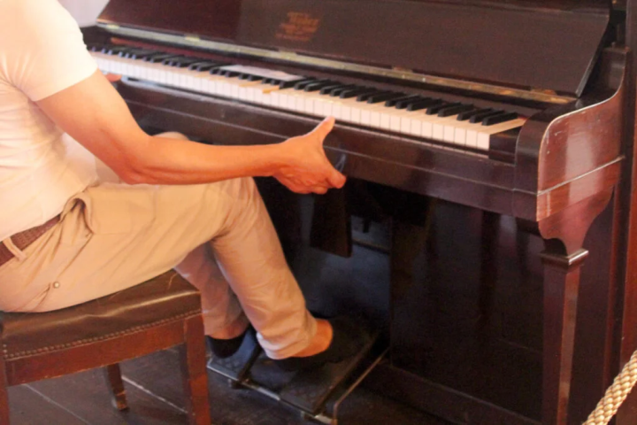 [神户市] 在北野异人馆地区的“Fragrance House Dutch House”制作原创香水