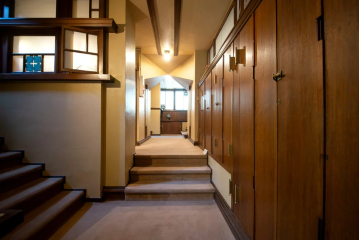 복도의 지붕도 아름다운 