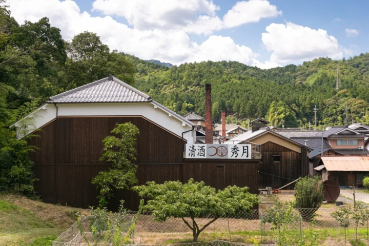 [丹波筱山市] 为保护里山和农田迈出第一步的清酒，由镰田一酒造的清淡清酒“Hidetsuki”生产