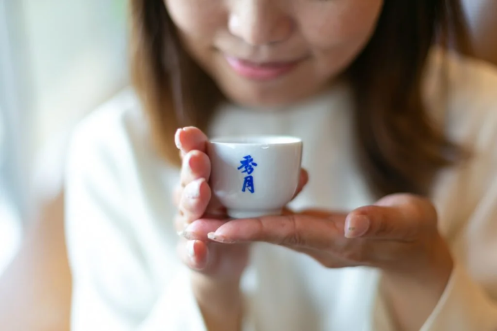 [丹波筱山市] 为保护里山和农田迈出第一步的清酒，由镰田一酒造的清淡清酒“Hidetsuki”生产