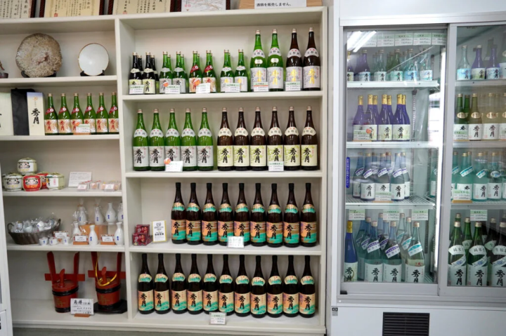 [丹波筱山市] 为保护里山和农田迈出第一步的清酒，由镰田一酒造的清淡清酒“Hidetsuki”生产