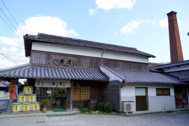 [丹波筱山市] 为保护里山和农田迈出第一步的清酒，由镰田一酒造的清淡清酒“Hidetsuki”生产