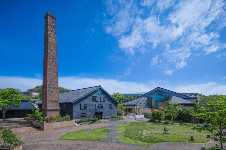 Experience a Versatile World of Clay and Ceramics in Tokoname, the city of pottery! Tile art, Shiny Clay Ball Workshop, and visiting the "Tile Museum"