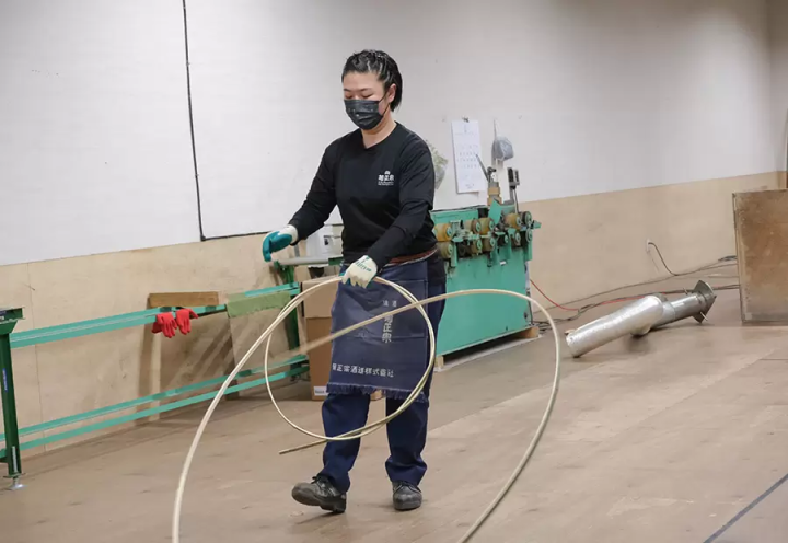 ▲用竹子制作多贺来收紧枪管的“Shishimaki”的作品。 