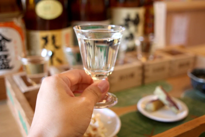 【고베시】 일본술의 매력을 발신! 26장의 일본술을 즐길 수 있는 '탄고향주소'