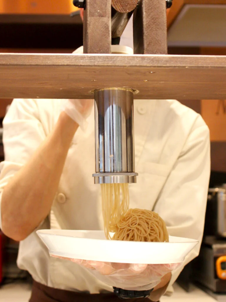 [Kobe City] Full of smiles! A moment of bliss with “freshly squeezed” Mont Blanc