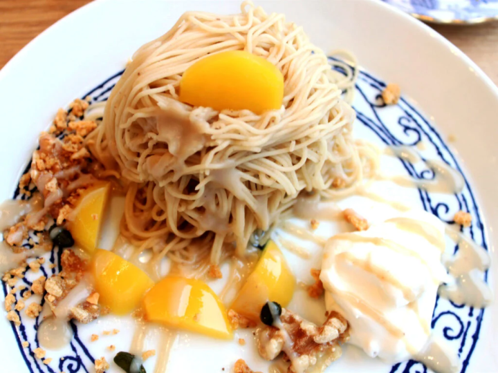“Chestnut Mont Blanc” (1,650 yen/drink included)