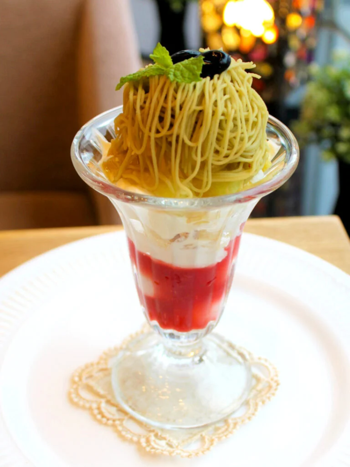 “Mont Blanc Parfait Hojicha” (1,650 yen/drink included)
