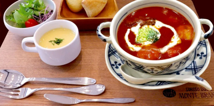 "Kobe beef stew" (2,200 yen/plus 200 yen includes salad and drink)