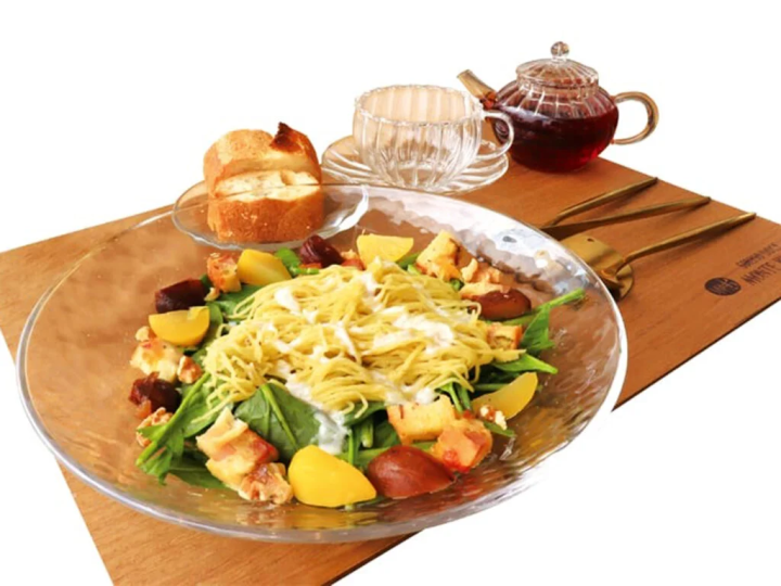 "Salad lunch (potato)" (1,760 yen/drink included)