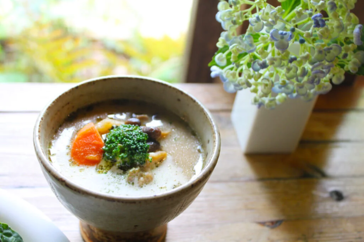 Finish with plenty of cream and basil.