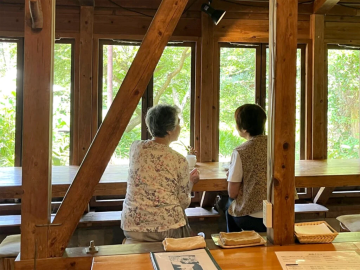 "It's been a while since I last came here," "The pizza was delicious!" The friendly ladies in the neighborhood