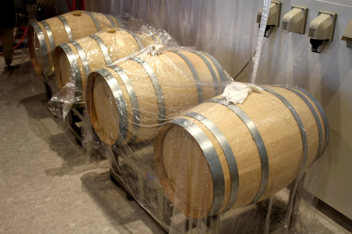 [Kobe City] Enjoy tasting and comparing wines at the small urban winery "f winery"