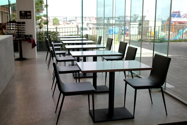 [Kobe City] Enjoy tasting and comparing wines at the small urban winery "f winery"