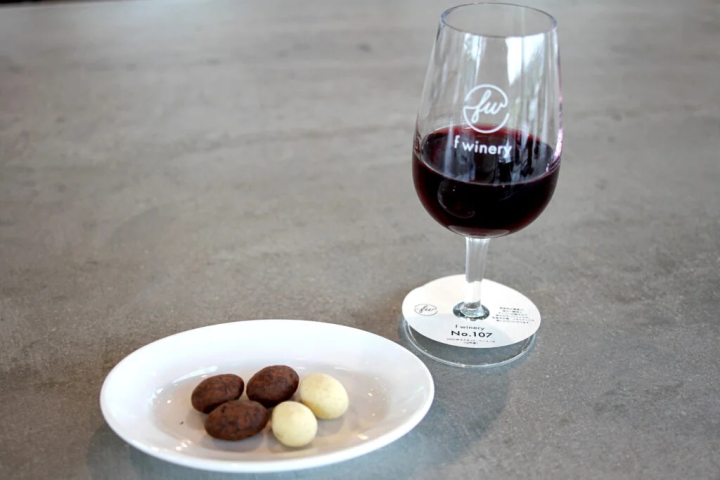 [Kobe City] Enjoy tasting and comparing wines at the small urban winery "f winery"