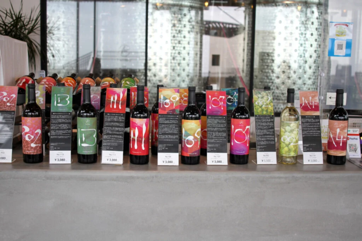 [Kobe City] Enjoy tasting and comparing wines at the small urban winery "f winery"