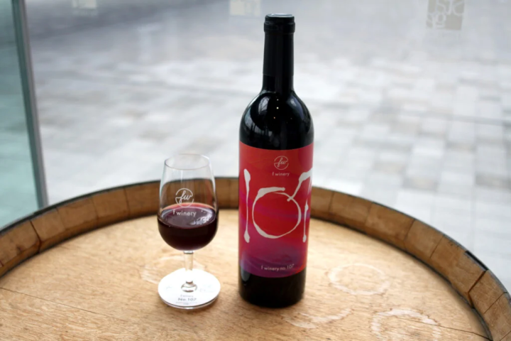 [Kobe City] Enjoy tasting and comparing wines at the small urban winery "f winery"