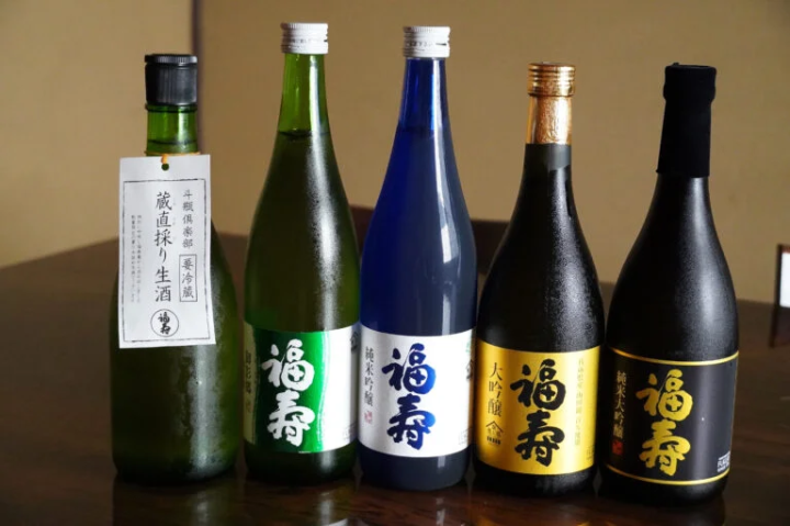 [เมืองโกเบ] ช่วงเวลาที่ดีในการเพลิดเพลินกับสาเกและโซบะท้องถิ่นที่โรงเหล้าสาเกเก่าแก่ “Kobe Shushinkan” ในมิคาเกะโกะ