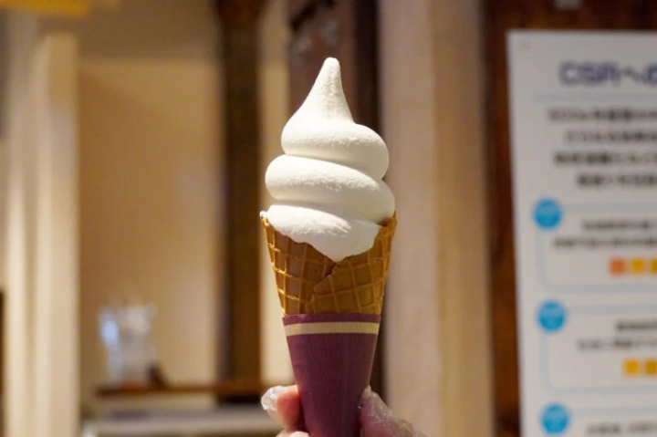 『ไอศกรีมซอฟท์เสิร์ฟ』(400 เยน)