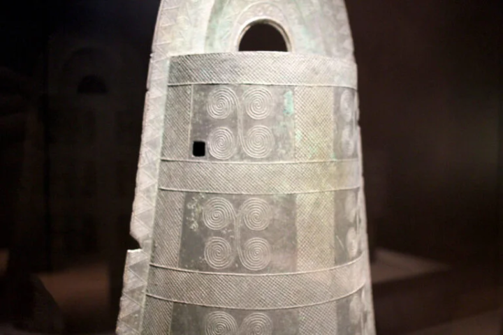 Take a good look at the pictures on the bronze bells