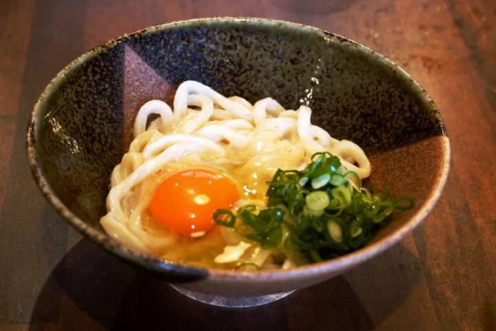 “蒲玉乌冬面”（550日元） 