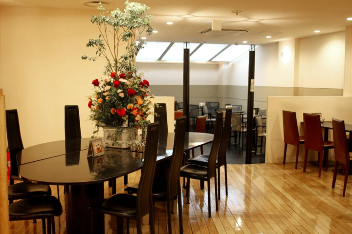 地下层还陈列着来自神户的鲜花。 