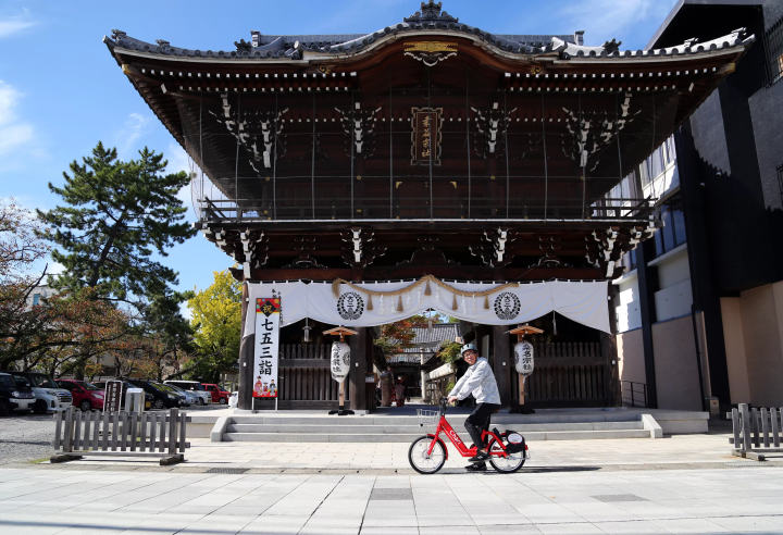 桑名神社门口。 