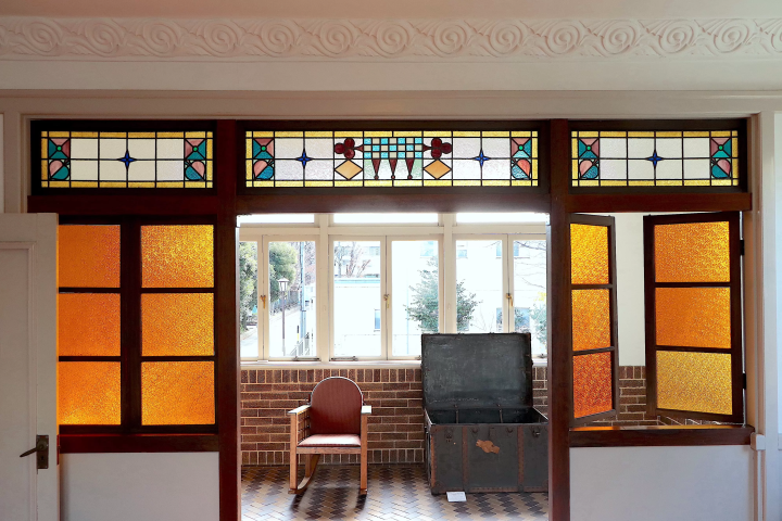 橦木館のステンドガラス。レトロな風情が漂うイチオシスポット 