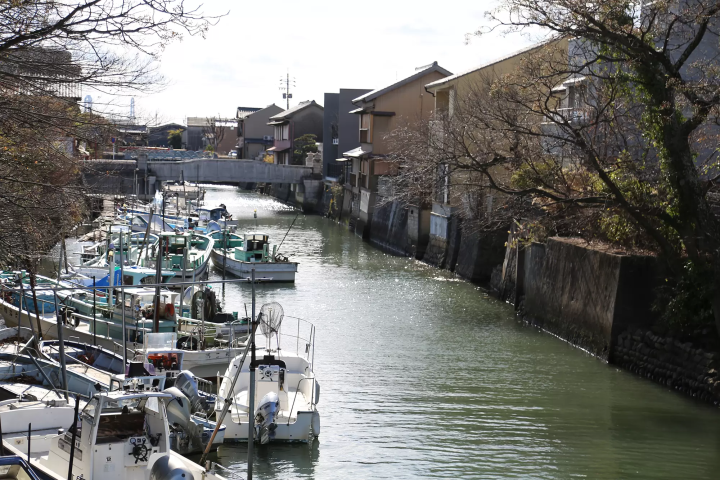 나나사토의 통과 주변에도 선착장이 있어, 강·물과 사는 에리어임을 강하게 느낍니다 