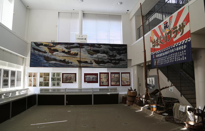 往博物馆走去，可以了解桑名捕捞蛤的历史。 