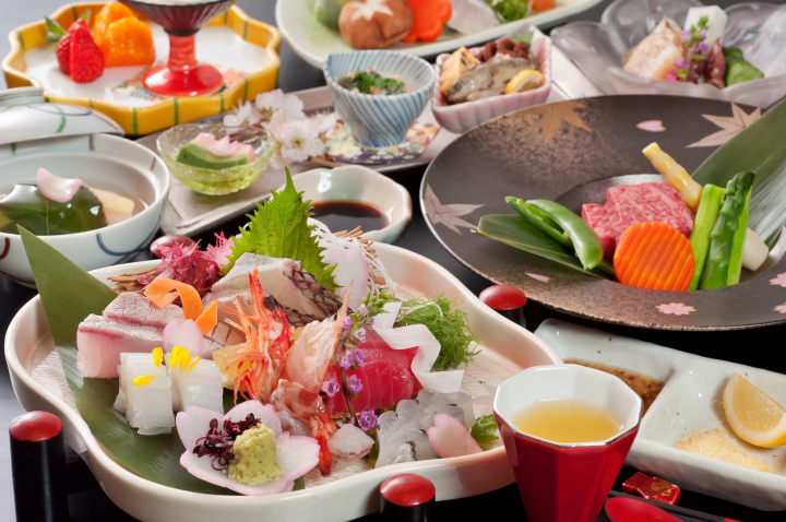 【愛媛縣松山市‧奧島後】在西日本最大的露天浴池之一「奧島後一湯之守」欣賞四季景色