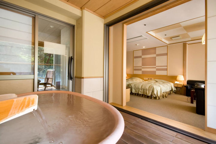 【愛媛縣松山市‧奧島後】在西日本最大的露天浴池之一「奧島後一湯之守」欣賞四季景色