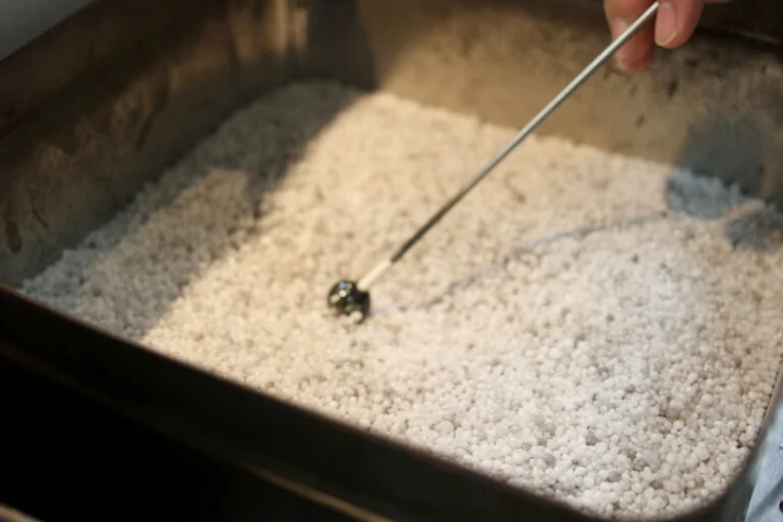 [神户市] 在展示玻璃工艺品的“KOBE Tonbotama Museum”体验制作蜻蜓