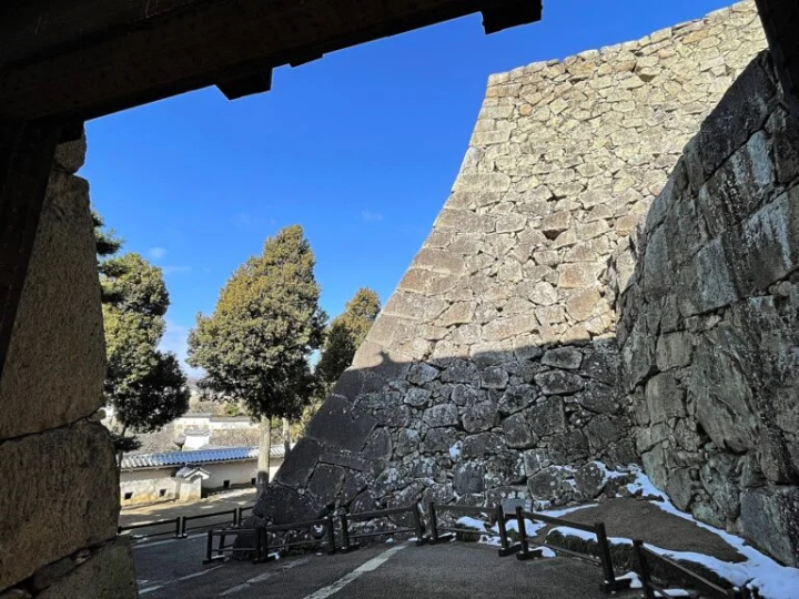 The "fan slope" photographed from the "Nunomon" gate 
