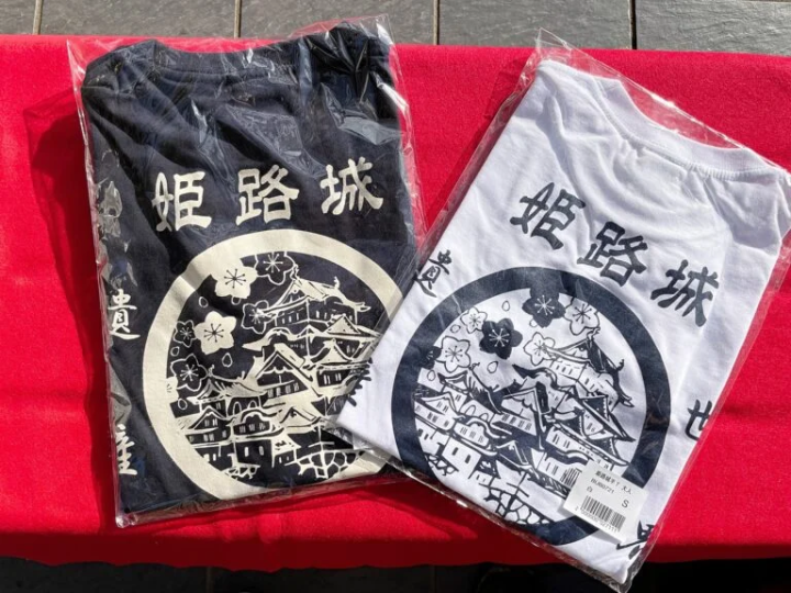 "Himeji Castle T-shirt (2,500 yen)" 