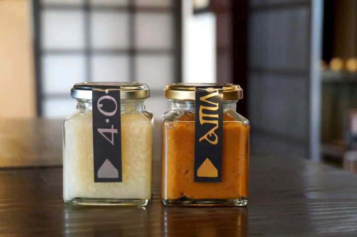 “甜曲”和“盐曲”（各756日元） 