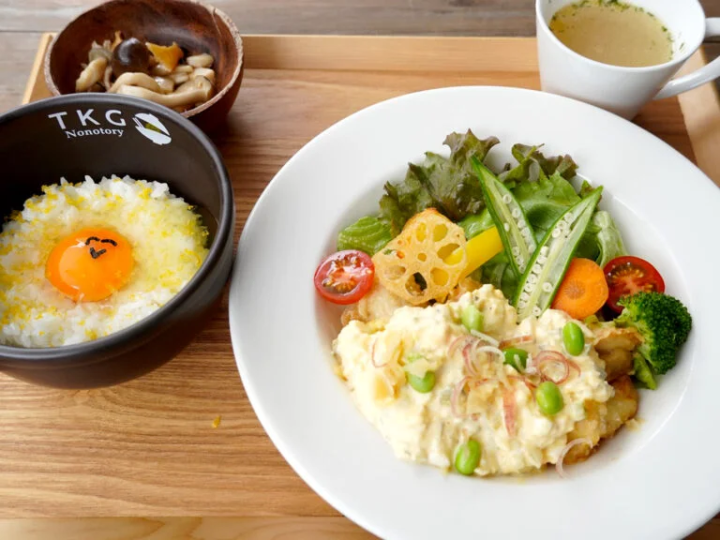 "Salad chicken nanbanji egg tartare" main lunch 1,408 yen