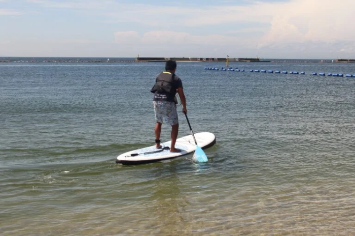 【고베시】스마 해안 “스마우라 수산”에서 SUP 체험! 직매소에서 김이나 연어 구입도