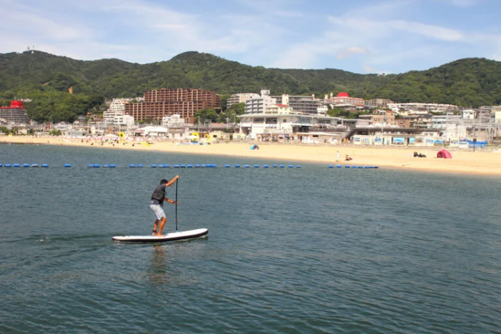 해상에서 본 산 쪽의 경치 