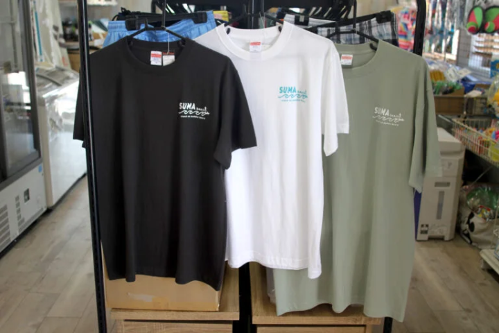 올해는 「오리지널 T셔츠」(각 3,000엔)도 등장 