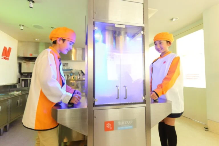 I also work at the "Food Development Center" to develop frozen foods.