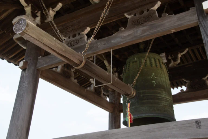 It is engraved with Tenka Wajun. 