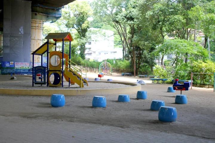 【고베시】 사계절의 아름다운 정원을 즐길 수 있는 “고베 시립 스마리궁 공원”